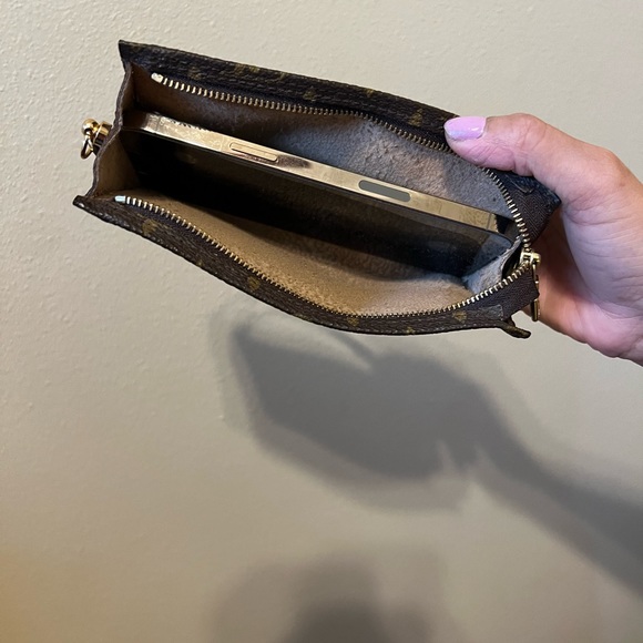 SOLD Louis Vuitton Crossbody Pochette Bag ❤️ - Picture 3 of 9
